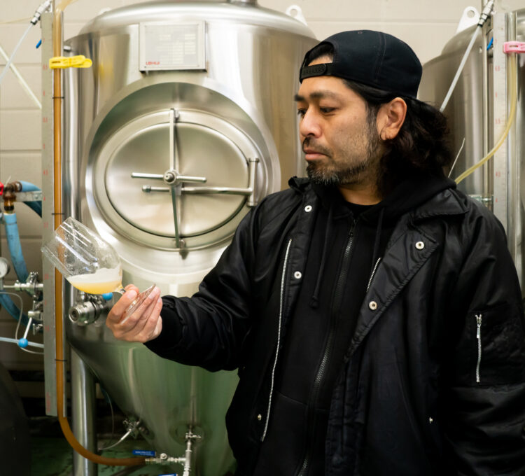 クラフトビールの市場を<br />
米沢で切り開く<br />
